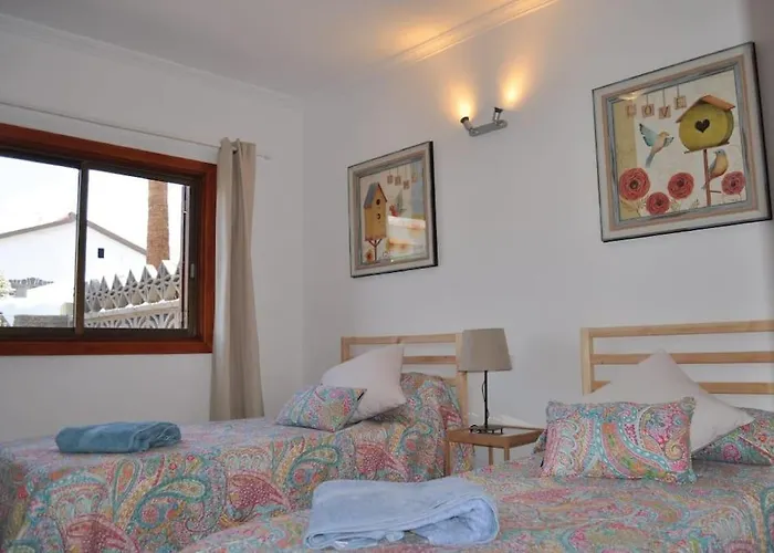 Los Cisnes Encantadora Casa Con Jardin Y Estudio Vista Al Mar
