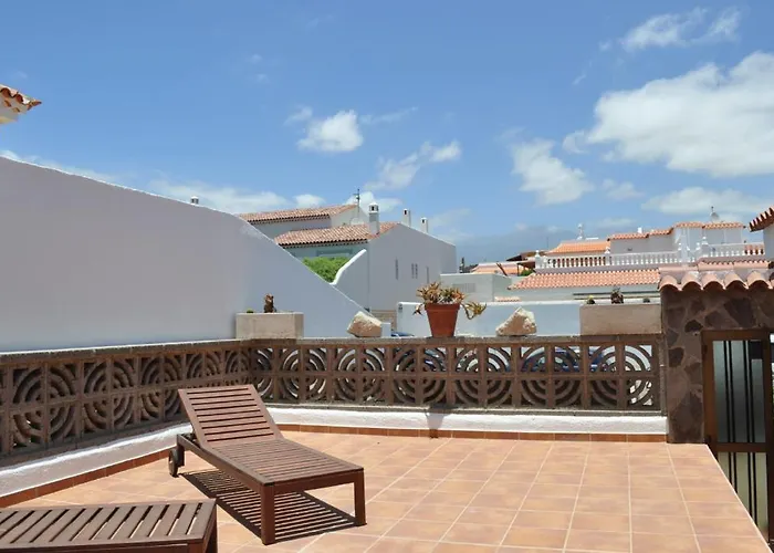 Los Cisnes Encantadora Casa Con Jardin Y Estudio Vista Al Mar