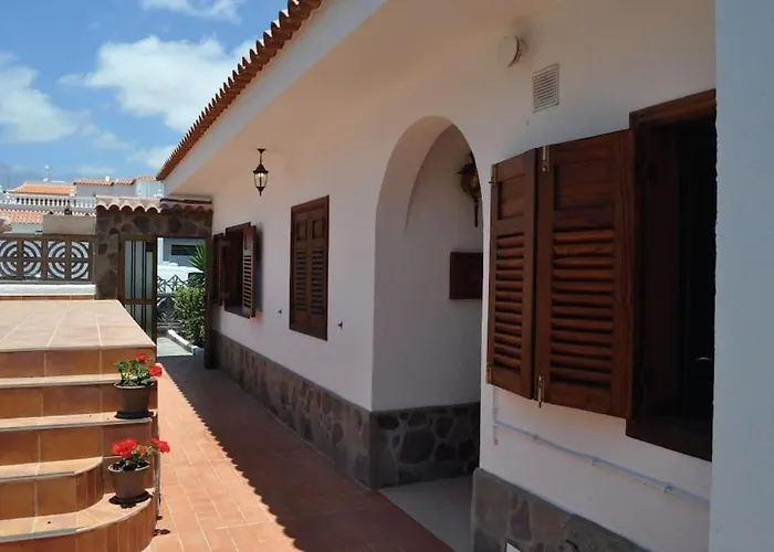 Los Cisnes Encantadora Casa Con Jardin Y Estudio Vista Al Mar